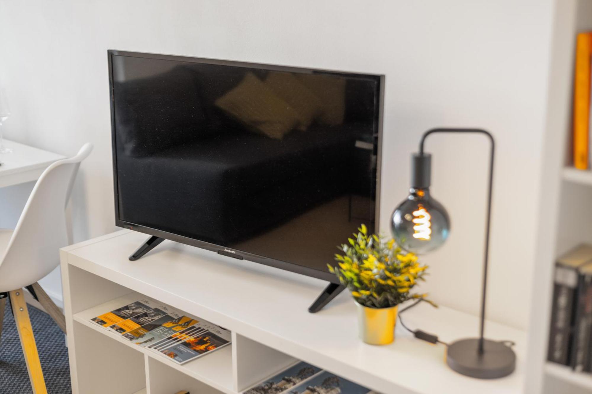 Sonniges City-Apartment Mit Suedbalkon Und Parklatz Neusass エクステリア 写真