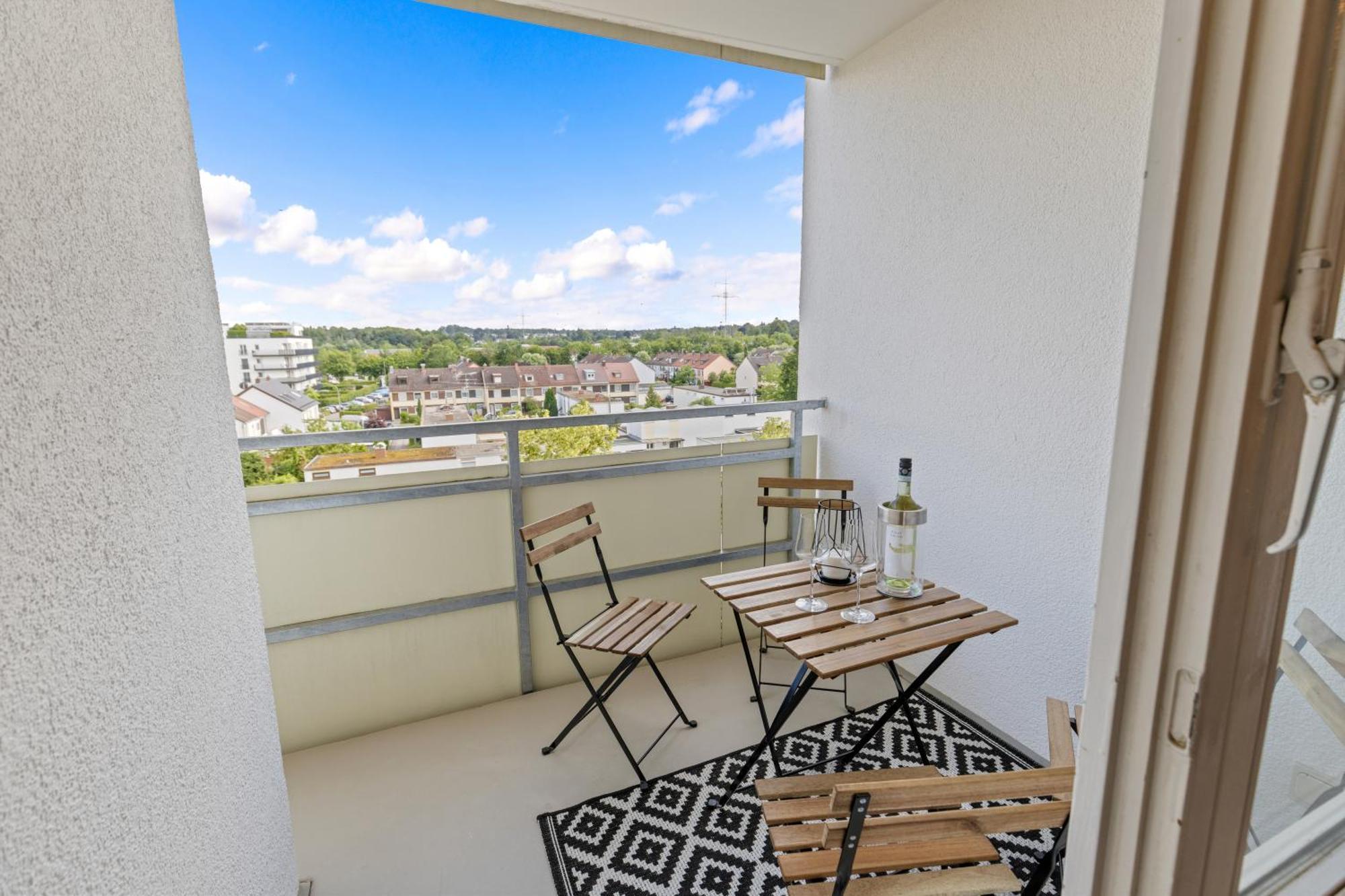 Sonniges City-Apartment Mit Suedbalkon Und Parklatz Neusass エクステリア 写真